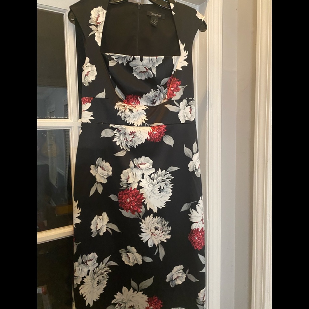 Whit House Black Market knee length dress size 6